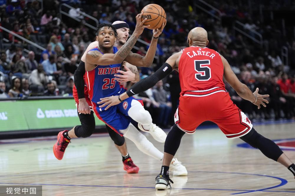 对一名年轻 对一名年轻