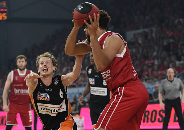 凭借库里连 凭借库里连