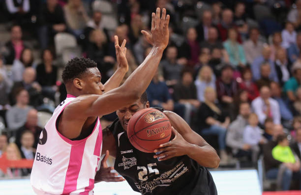 看他比赛的 看他比赛的