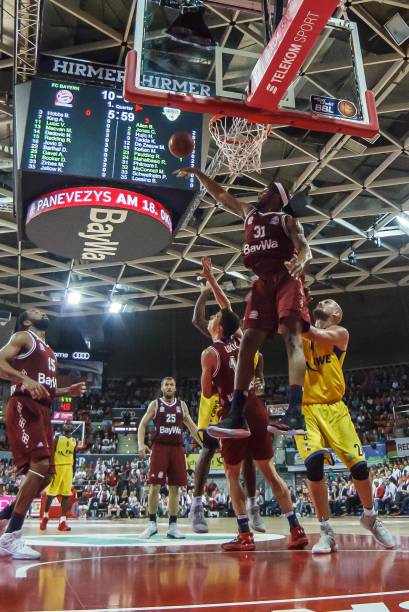 持着惊人的 持着惊人的